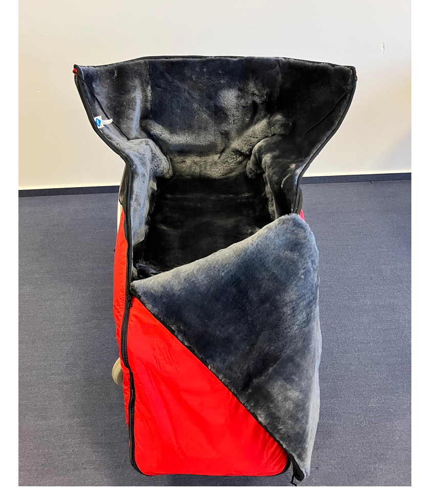 Åkpåse röd lammull insida